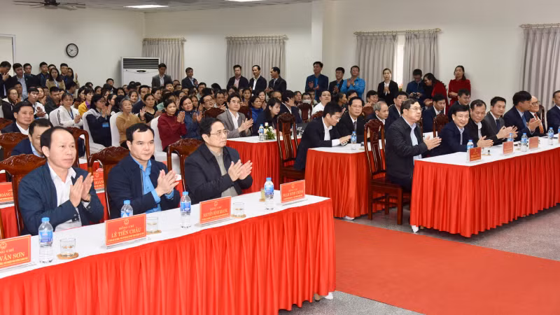 Thủ tướng Phạm Minh Chính và các đại biểu tham dự chương trình.