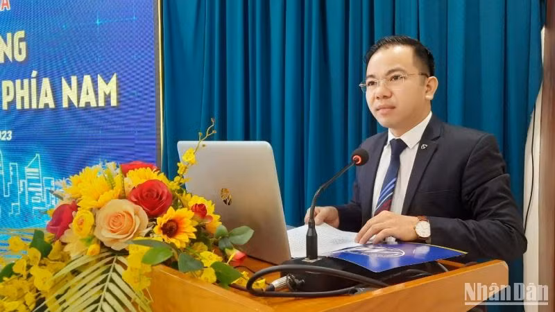 Phó Giáo sư, Tiến sĩ Vũ Tuấn Hưng, Phó Viện trưởng phụ trách Viện Khoa học Xã hội vùng Nam Bộ phát biểu.