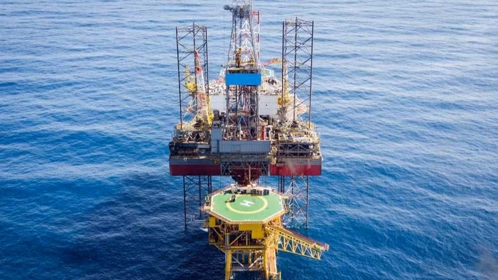 Giàn khai thác mỏ Sư Tử Đen. 