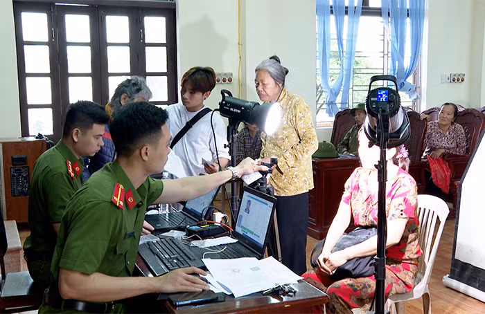 Cán bộ, chiến sĩ Công an tỉnh Thái Bình cấp căn cước công dân trong cả dịp nghỉ lễ vừa qua.