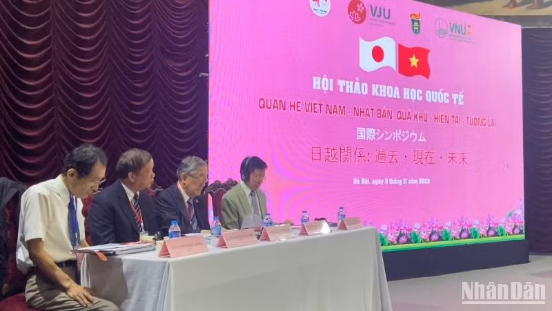 Đoàn Chủ tịch điều hành Hội thảo khoa học quốc tế “Quan hệ Việt Nam-Nhật Bản: Quá khứ - Hiện tại - Tương lai”.