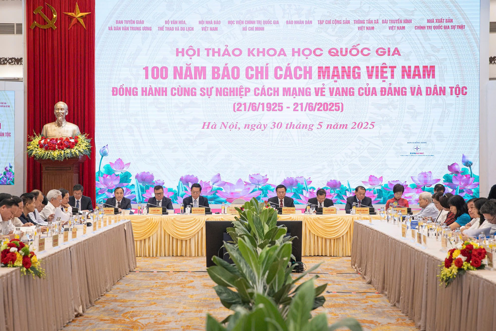 Đoàn chủ trì Hội thảo khoa học quốc gia “100 năm Báo chí Cách mạng Việt Nam đồng hành cùng sự nghiệp vẻ vang của Đảng và dân tộc". Đoàn chủ trì Hội thảo khoa học quốc gia “100 năm Báo chí Cách mạng Việt Nam đồng hành cùng sự nghiệp vẻ vang của Đảng và dân tộc".