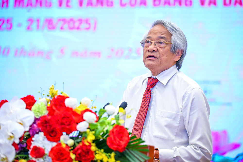 Phó Giáo sư, Tiến sĩ Bùi Đình Phong, Học viện Chính trị quốc gia Hồ Chí Minh phát biểu tại Hội thảo. Phó Giáo sư, Tiến sĩ Bùi Đình Phong, Học viện Chính trị quốc gia Hồ Chí Minh phát biểu tại Hội thảo.