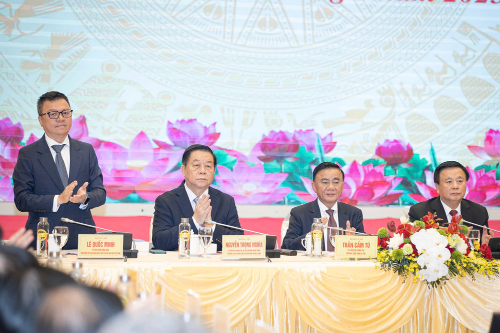 Đồng chí Lê Quốc Minh, Ủy viên Trung ương Đảng, Phó Trưởng Ban Tuyên giáo và Dân vận Trung ương, Tổng Biên tập Báo Nhân Dân, Chủ tịch Hội Nhà báo Việt Nam tham dự chủ trì Hội thảo. Đồng chí Lê Quốc Minh, Ủy viên Trung ương Đảng, Phó Trưởng Ban Tuyên giáo và Dân vận Trung ương, Tổng Biên tập Báo Nhân Dân, Chủ tịch Hội Nhà báo Việt Nam tham dự chủ trì Hội thảo.