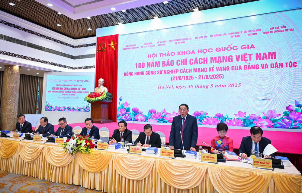Đồng chí Nguyễn Văn Hùng, Ủy viên Trung ương Đảng, Bộ trưởng Văn hóa, Thể thao và Du lịch tham dự chủ trì Hội thảo. Đồng chí Nguyễn Văn Hùng, Ủy viên Trung ương Đảng, Bộ trưởng Văn hóa, Thể thao và Du lịch tham dự chủ trì Hội thảo.
