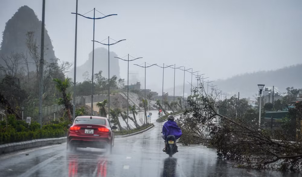 [Live] Bão số 3 di chuyển về phía Tây Bắc Bộ và suy yếu thành áp thấp nhiệt đới ảnh 195