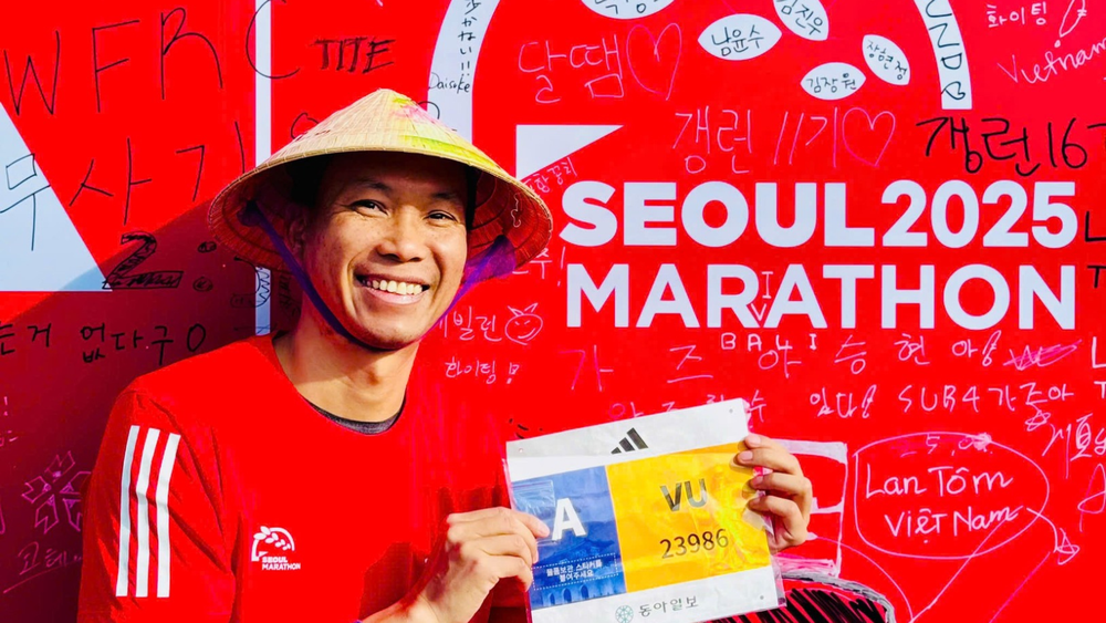 Du khách Việt Nam hào hứng khi tham gia giải chạy Seoul Marathon.