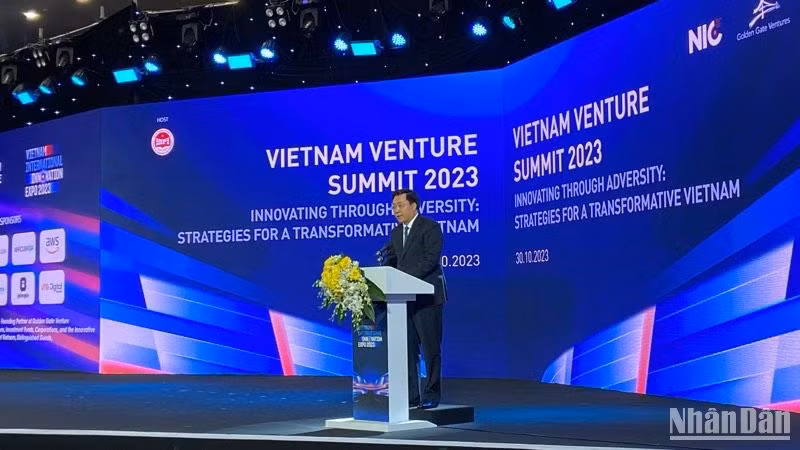 Thứ trưởng Kế hoạch và Đầu tư Trần Duy Đông chia sẻ tại chương trình.