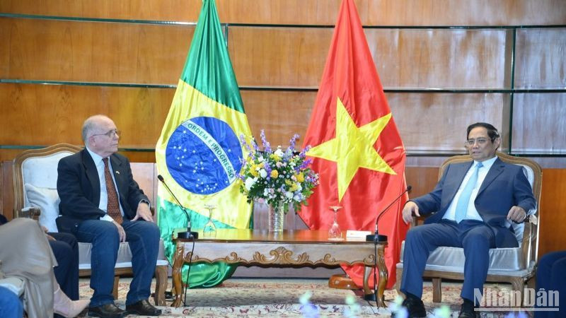 Thủ tướng Chính phủ Phạm Minh Chính tiếp Tổng thư ký Hội hữu nghị Brazil-Việt Nam Pedro de Olivera.