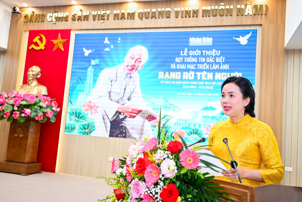 Đồng chí Lê Thị Phượng, Giám đốc Khu Di tích Chủ tịch Hồ Chí Minh tại Phủ Chủ tịch bày tỏ, Người đã sống một cuộc đời giản dị, không màng danh lợi, một cuộc đời thanh bạch nhưng đầy ý nghĩa. Đồng chí Lê Thị Phượng, Giám đốc Khu Di tích Chủ tịch Hồ Chí Minh tại Phủ Chủ tịch bày tỏ, Người đã sống một cuộc đời giản dị, không màng danh lợi, một cuộc đời thanh bạch nhưng đầy ý nghĩa.