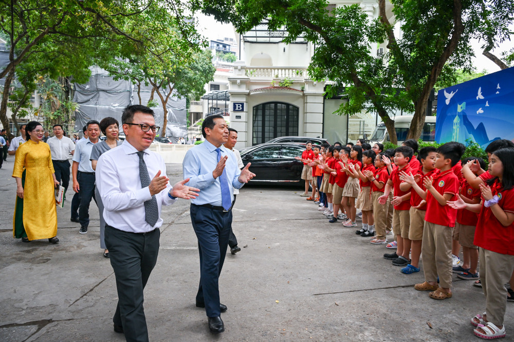 Triển lãm thu hút nhiều học sinh tiểu học trên địa bàn thành phố Hà Nội đến tham quan. Triển lãm thu hút nhiều học sinh tiểu học trên địa bàn thành phố Hà Nội đến tham quan.