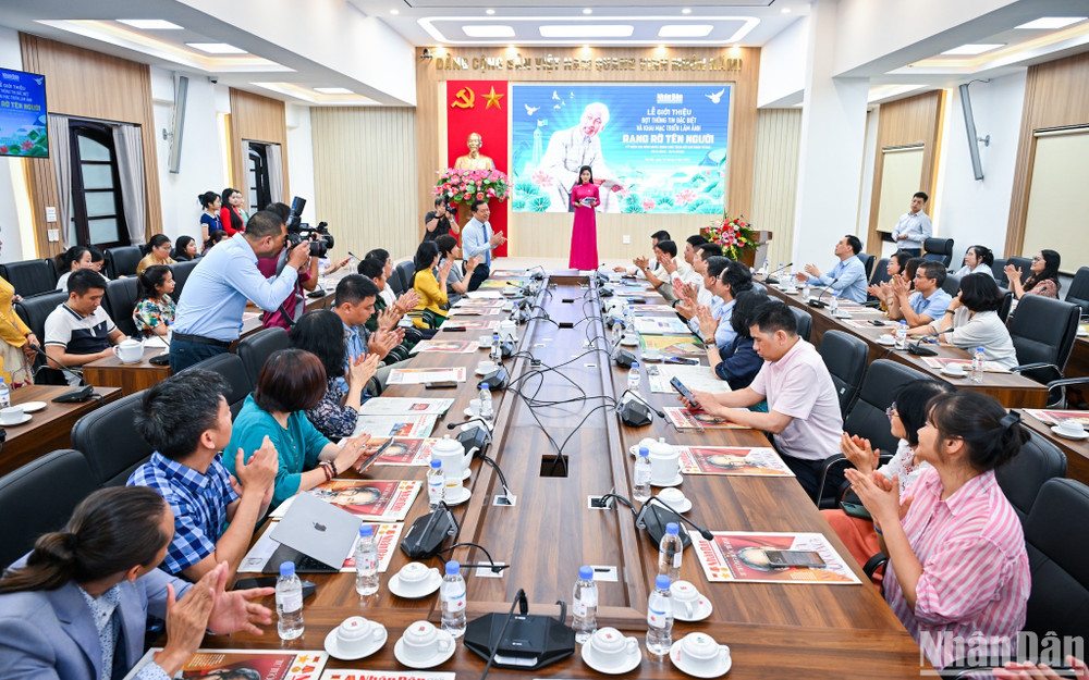 Quang cảnh diễn ra sự kiện. Quang cảnh diễn ra sự kiện.