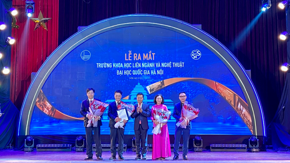 Ra mắt Ban Giám hiệu Trường Khoa học liên ngành và Nghệ thuật, Đại học Quốc gia Hà Nội.