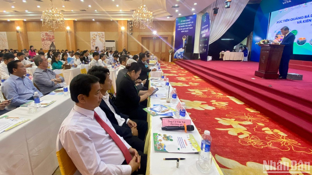 Toàn cảnh Hội nghị xúc tiến, quảng bá du lịch đồng bằng sông Cửu Long và Kiên Giang tại Hà Nội.