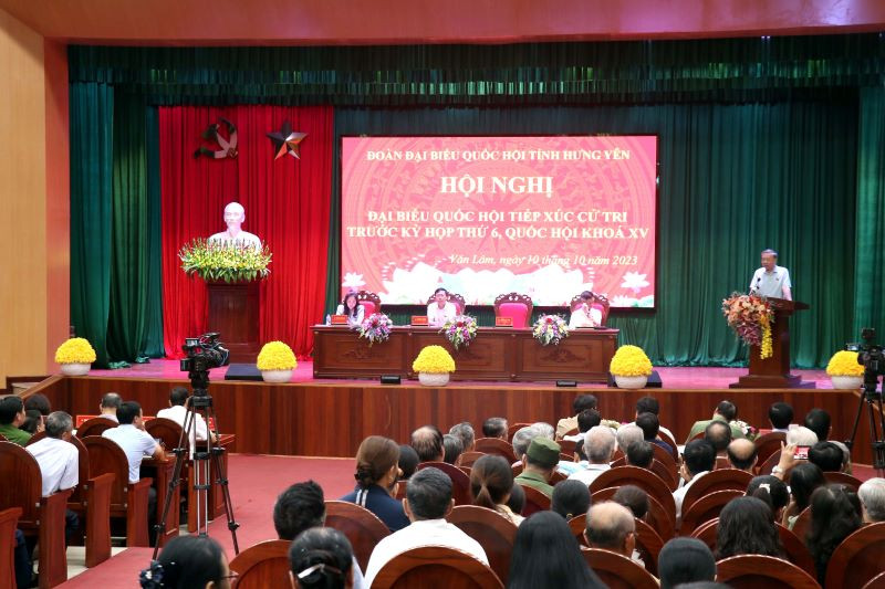 Đại tướng Tô Lâm, Ủy viên Bộ Chính trị, Bộ trưởng Công an, cùng Đoàn Đại biểu Quốc hội tỉnh Hưng Yên tiếp xúc cử tri huyện Văn Lâm, tỉnh Hưng Yên.