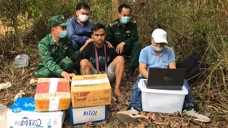 Lực lượng Bộ đội Biên phòng tỉnh Quảng Trị bắt giữ đối tượng cùng tang vật 200.000 viên ma túy tổng hợp. 