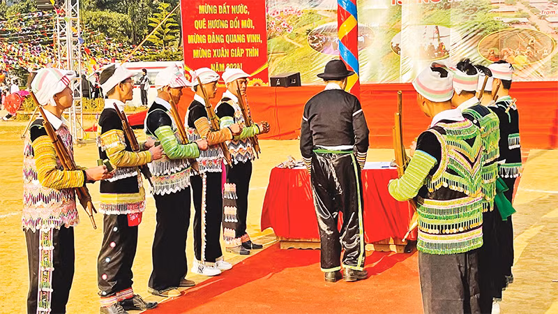 Tái hiện lễ hội Gàu Tào của dân tộc H’Mông ở Trạm Tấu. 