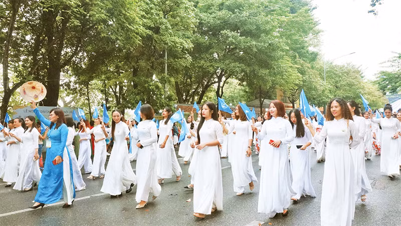 Các cấp Hội Phụ nữ đang tích cực xây dựng, giữ gìn hình ảnh phụ nữ Thủ đô văn minh, thanh lịch. 