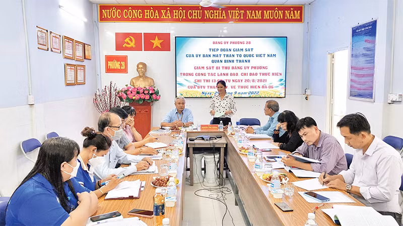 Một buổi giám sát của Ủy ban Mặt trận Tổ quốc Việt Nam quận Bình Thạnh đối với lãnh đạo Phường 28. 