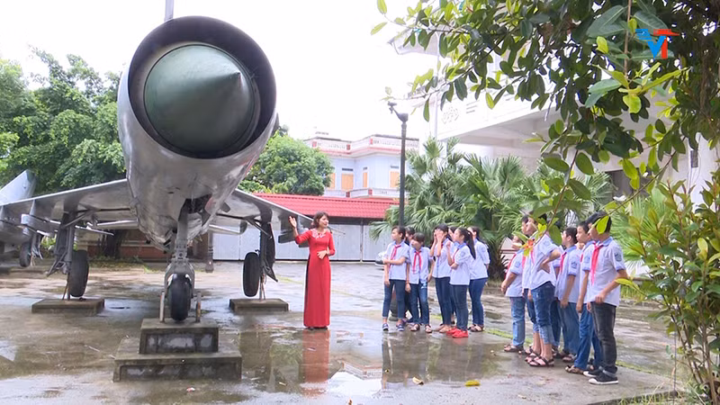 Buổi sinh hoạt ngoại khóa của Trường THCS Tiên Cát nhân dịp kỷ niệm Cách mạng Tháng Tám và Quốc khánh 2/9 tại Bảo tàng Hùng Vương, tỉnh Phú Thọ. 