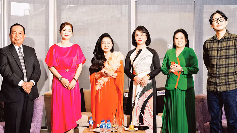 Các thành viên Ban giám khảo, sứ giả văn hóa của chương trình. (Ảnh BTC) 