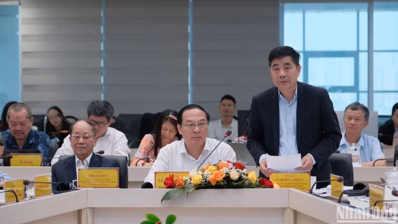 TS Cao Đức Phát, Chủ tịch Quỹ Cộng đồng Phòng tránh thiên tai phát biểu tại Tọa đàm.