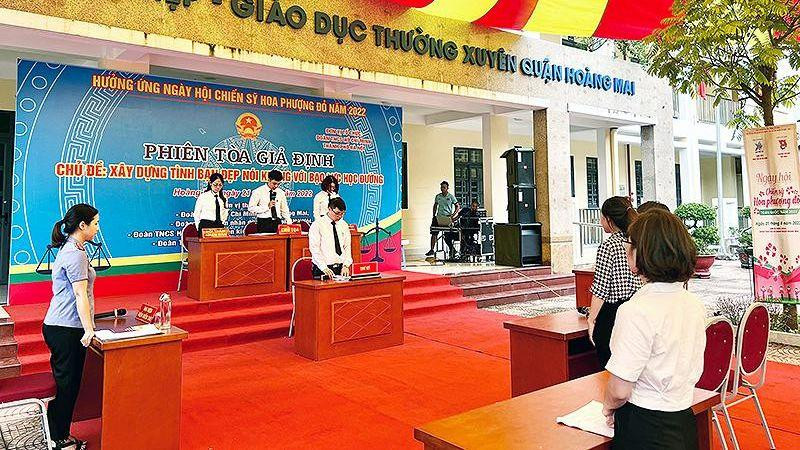 Quang cảnh phiên tòa giả định “Xây dựng tình bạn đẹp-Nói không với bạo lực học đường”.