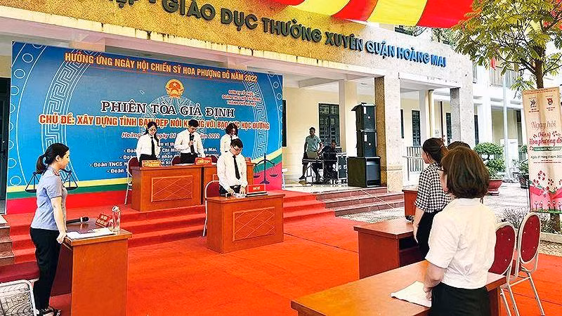 Quang cảnh phiên tòa giả định “Xây dựng tình bạn đẹp-Nói không với bạo lực học đường”.