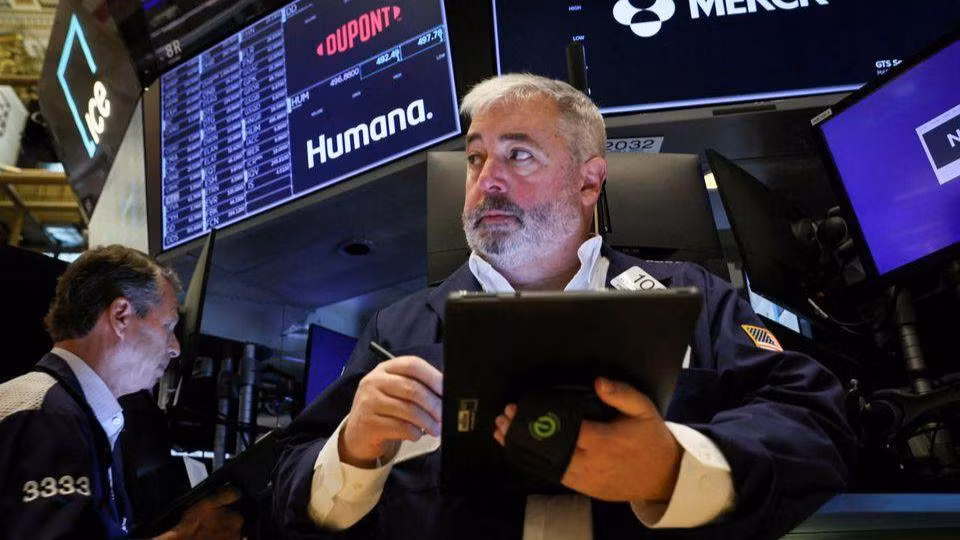 Bên trong Sàn giao dịch chứng khoán New York, Mỹ, ngày 15/8/2022. (Ảnh: Reuters)