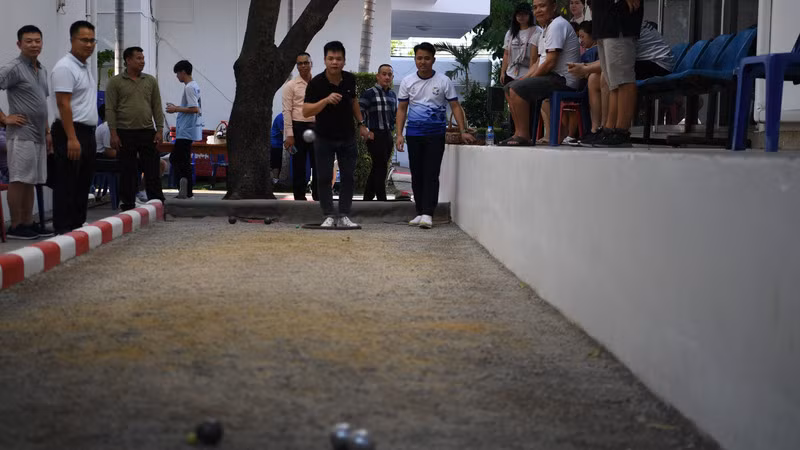 Các hoạt động giao lưu góp phần tăng cường sự hiểu biết lẫn nhau giữa các cán bộ, nhân viên Đại sứ quán Lào và Đại sứ quán Việt Nam tại địa bàn Thái Lan. Ảnh: XUÂN SƠN