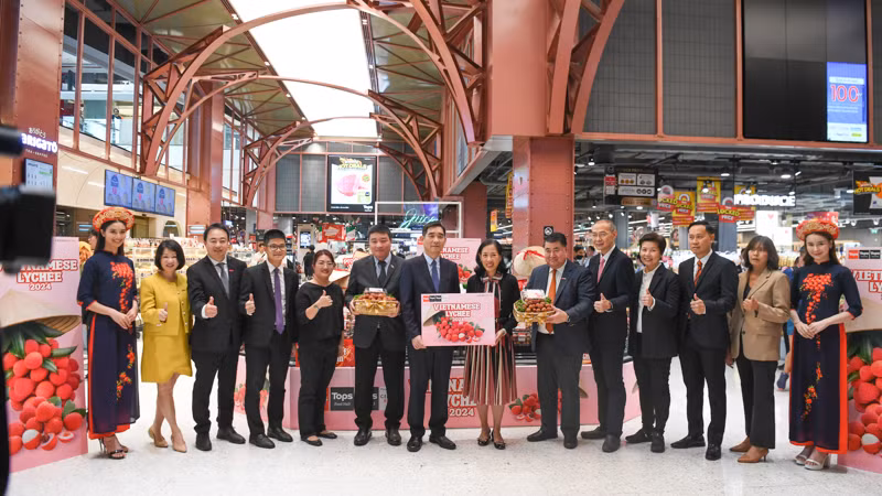 Các đại biểu tham dự sự kiện quảng bá vải thiều từ Việt Nam. (Ảnh: ĐINH TRƯỜNG)