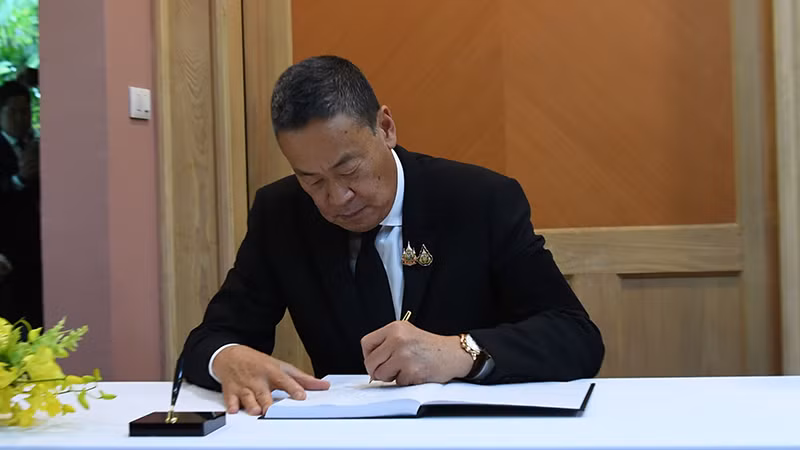 Thủ tướng Thái Lan Srettha Thavisin ghi sổ tang tại Đại sứ quán Việt Nam tại Thái Lan. (Ảnh: ĐINH TRƯỜNG) Thủ tướng Thái Lan Srettha Thavisin ghi sổ tang tại Đại sứ quán Việt Nam tại Thái Lan. (Ảnh: ĐINH TRƯỜNG)