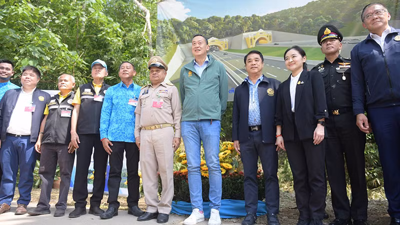 Thủ tướng Thái Lan Srettha Thavisin thị sát dự án phát triển hạ tầng giao thông tại Phuket. (Ảnh: thaigov.go.th)