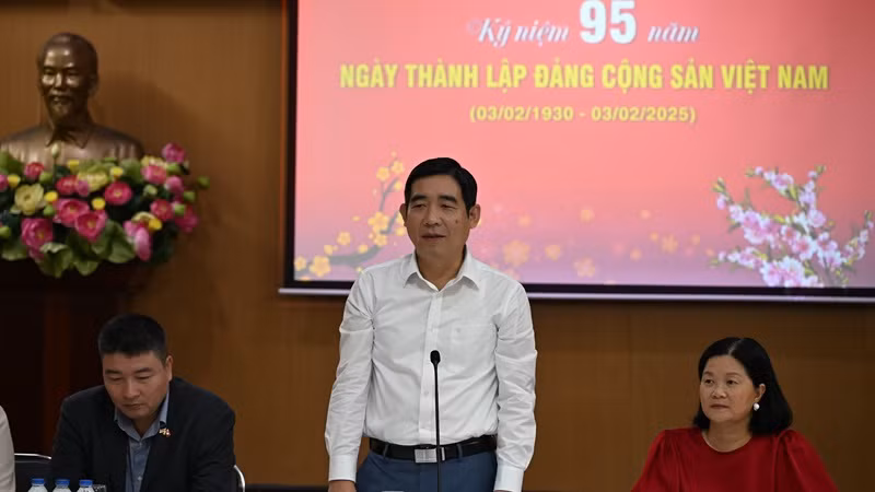 Đại sứ Phạm Việt Hùng ôn lại truyền thống lịch sử 95 năm vẻ vang của Đảng.