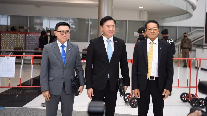 Đại diện nguyên đơn tại phiên toà là 3 Thượng nghị sĩ. (Ảnh: XUÂN SƠN) Đại diện nguyên đơn tại phiên toà là 3 Thượng nghị sĩ. (Ảnh: XUÂN SƠN)