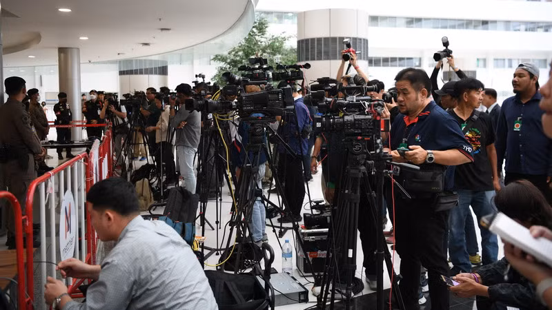 Đông đảo phóng viên Thái Lan và quốc tế tới theo dõi phiên toà. (Ảnh: XUÂN SƠN) Đông đảo phóng viên Thái Lan và quốc tế tới theo dõi phiên toà. (Ảnh: XUÂN SƠN)