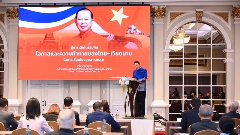 Chủ tịch Phòng Thương mại Thái Lan Sanan Angubolkul phát biểu tại Hội thảo. (Ảnh: Đại sứ quán Việt Nam tại Thái Lan cung cấp) Chủ tịch Phòng Thương mại Thái Lan Sanan Angubolkul phát biểu tại Hội thảo. (Ảnh: Đại sứ quán Việt Nam tại Thái Lan cung cấp)