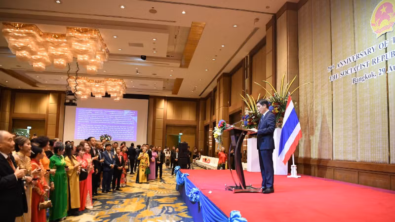 Hơn 800 khách mời tới tham dự buổi lễ. (Ảnh: XUÂN SƠN) Hơn 800 khách mời tới tham dự buổi lễ. (Ảnh: XUÂN SƠN)