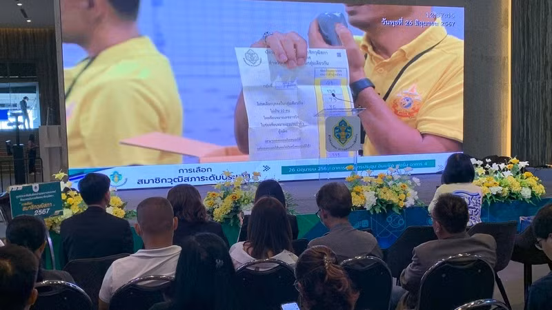 Hàng trăm quan sát viên quốc tế và người dân được tham gia giám sát cuộc bầu Thượng viện Thái Lan. (Ảnh: XUÂN SƠN)