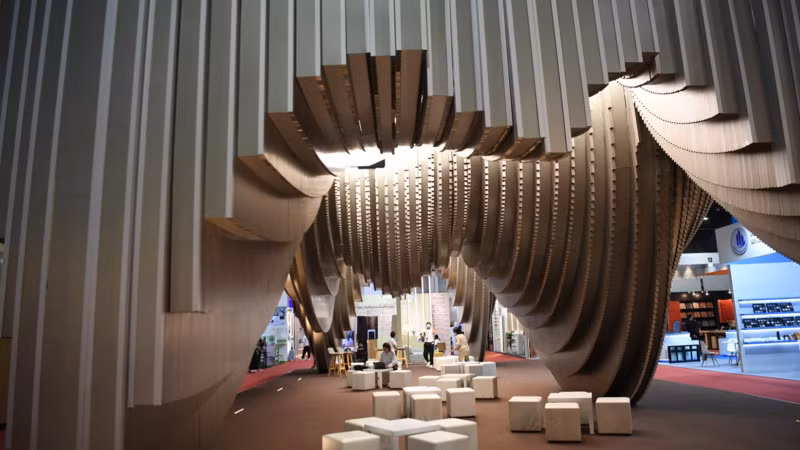 Gian trưng bày sản phẩm kiến trúc với thiết kế độc đáo. (Ảnh: XUÂN SƠN)