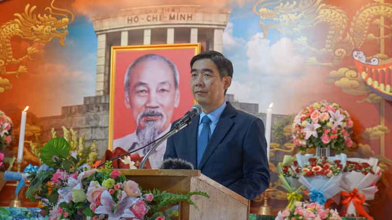 Đại sứ Việt Nam tại Thái Lan Phạm Việt Hùng nhấn mạnh những dấu ấn sâu sắc mà Chủ tịch Hồ Chí Minh đã để lại trong cộng đồng bà con kiều bào tại Thái Lan. (Ảnh: ĐINH TRƯỜNG)