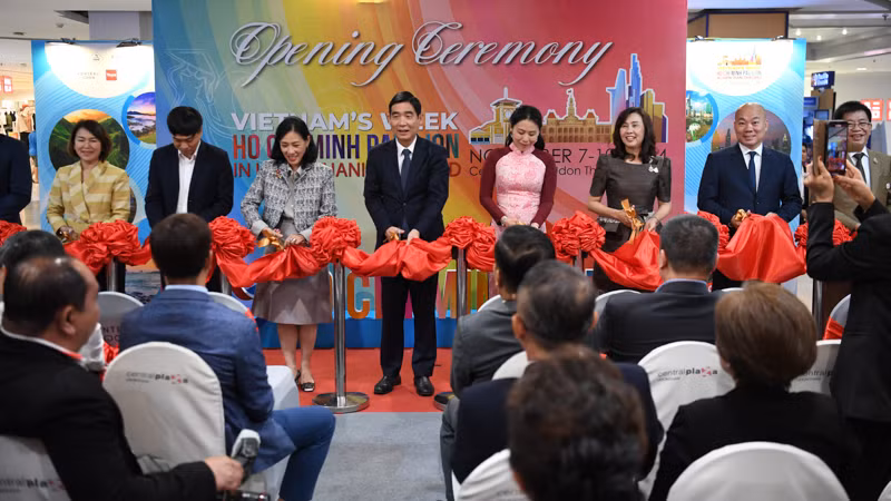 Lễ cắt băng khai mạc Tuần hàng Việt Nam tại Udon Thani, Thái Lan