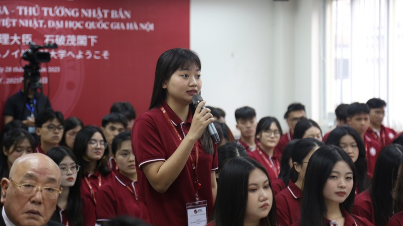 Các sinh viên Trường Đại học Việt-Nhật trong buổi giao lưu cùng Thủ tướng Shigeru Ishiba. Các sinh viên Trường Đại học Việt-Nhật trong buổi giao lưu cùng Thủ tướng Shigeru Ishiba.
