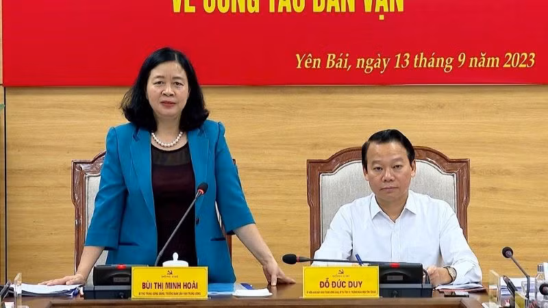 Trưởng Ban Dân vận Bùi Thị Minh Hoài phát biểu tại buổi làm việc.