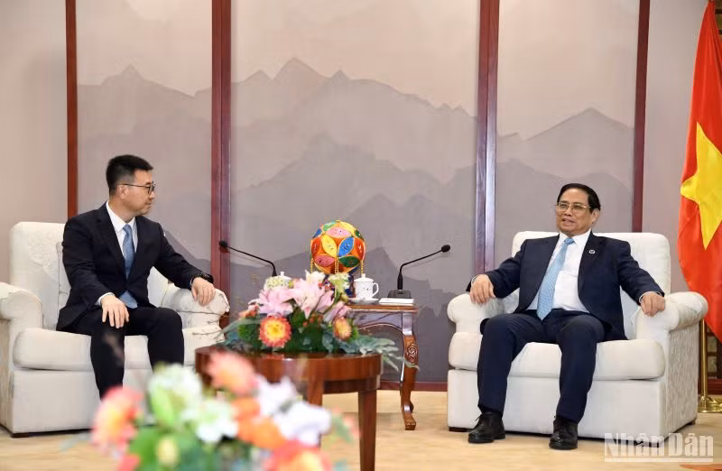 Thủ tướng Phạm Minh Chính tiếp ông Simon Lin - Chủ tịch Khu vực châu Á - Thái Bình Dương của Tập đoàn công nghệ Huawei.