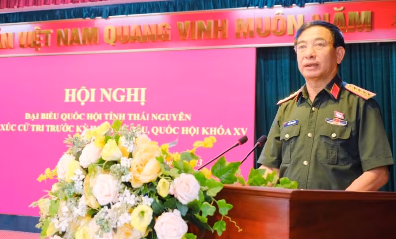 Đại tướng Phan Văn Giang phát biểu ý kiến với cử tri thành phố Sông Công (Thái Nguyên).