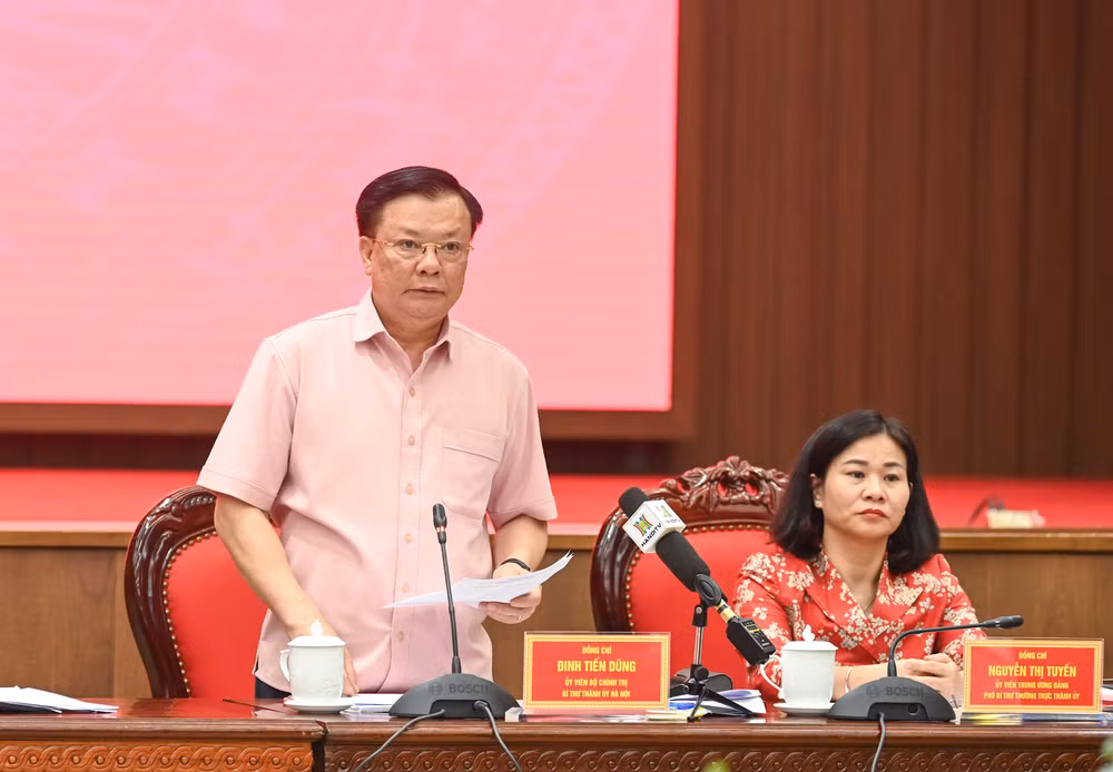 Bí thư Thành ủy Đinh Tiến Dũng phát biểu tại buổi làm việc. (Ảnh Duy Linh)