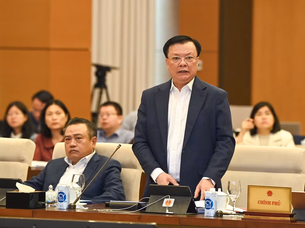 Bí thư Thành ủy Đinh Tiến Dũng phát biểu ý kiến tại phiên họp. (Ảnh: DUY LINH)