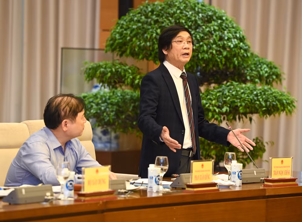 Chủ tịch Hội Quy hoạch phát triển đô thị Việt Nam Trần Ngọc Chính báo cáo tại buổi gặp mặt. (Ảnh: Duy Linh)