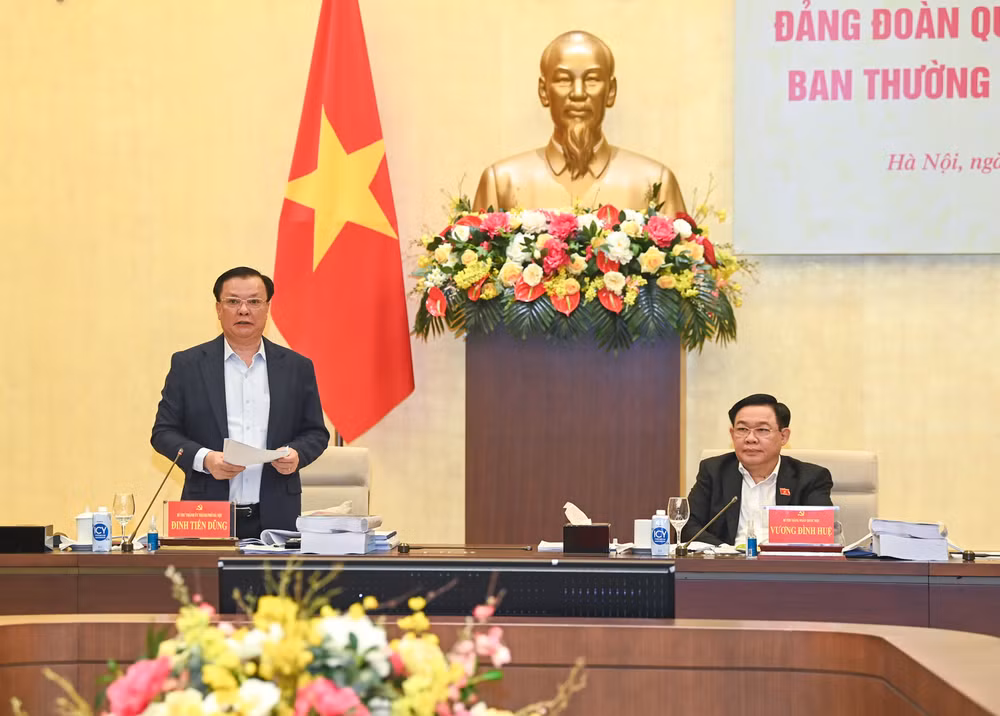 Bí thư Thành ủy Hà Nội Đinh Tiến Dũng phát biểu tại cuộc làm việc. (Ảnh: DUY LINH)